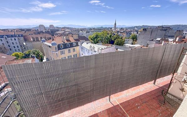 Appartement à vendre    7 pièces • 222,33 m2 Pau
