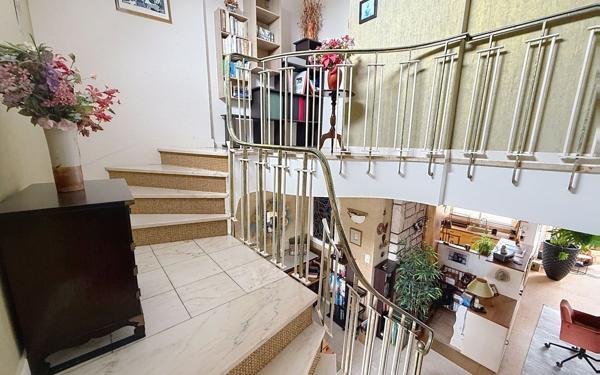 Appartement à vendre    7 pièces • 222,33 m2 Pau