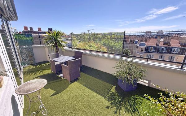 Appartement à vendre    7 pièces • 222,33 m2 Pau