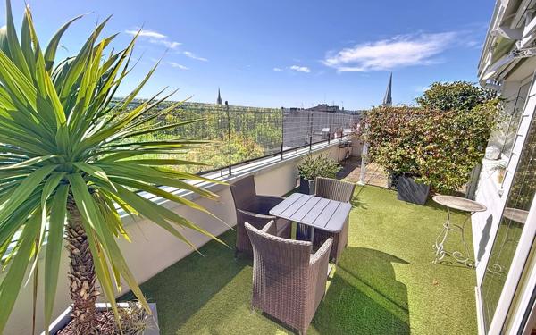 Appartement à vendre    7 pièces • 222,33 m2 Pau