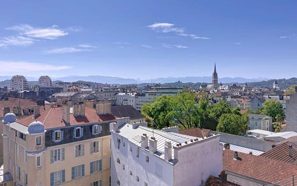 Appartement à vendre    7 pièces • 222,33 m2 Pau