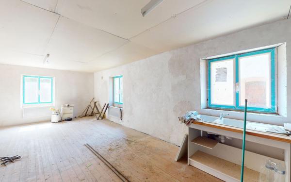 Immeuble à vendre    8 pièces •  Plancher-Bas