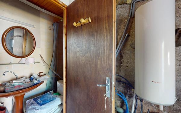 Immeuble à vendre    8 pièces •  Plancher-Bas