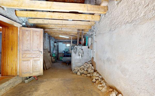 Immeuble à vendre    8 pièces •  Plancher-Bas