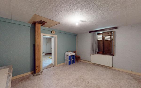 Immeuble à vendre    8 pièces •  Plancher-Bas