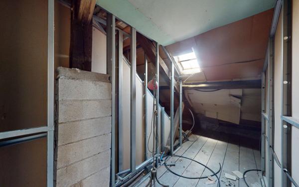 Immeuble à vendre    8 pièces •  Plancher-Bas