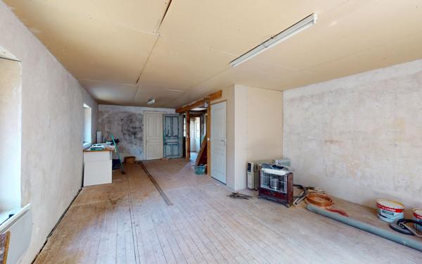 Immeuble à vendre    8 pièces •  Plancher-Bas