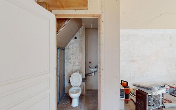 Immeuble à vendre    8 pièces •  Plancher-Bas