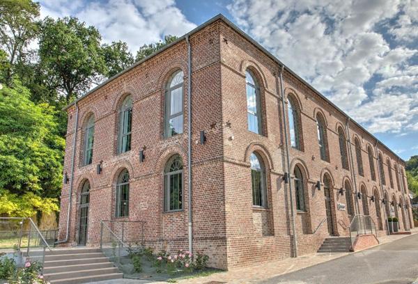 CESSION DE FONDS DE COMMERCE Hôtel 3 étoiles de 325 m2 avec 22 chambres et un restaurant de 110 places assises