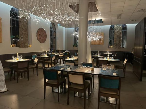 CESSION DE FONDS DE COMMERCE Hôtel 3 étoiles de 325 m2 avec 22 chambres et un restaurant de 110 places assises