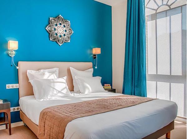 CESSION DE FONDS DE COMMERCE Hôtel 3 étoiles de 325 m2 avec 22 chambres et un restaurant de 110 places assises