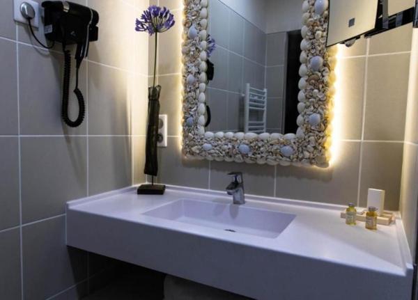 CESSION DE FONDS DE COMMERCE Hôtel 3 étoiles de 325 m2 avec 22 chambres et un restaurant de 110 places assises