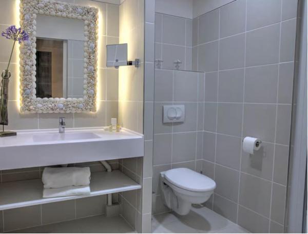 CESSION DE FONDS DE COMMERCE Hôtel 3 étoiles de 325 m2 avec 22 chambres et un restaurant de 110 places assises