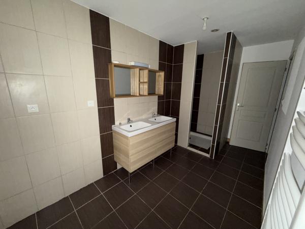 Maison  8 pièce(s)  5 chambre(s)  267.04 m²