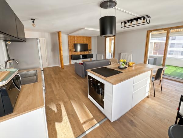 Lyon (69002) T3 récent avec balcon et garage – Quartier Confluence, Lyon 2