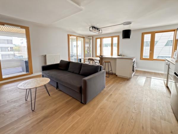 Lyon (69002) T3 récent avec balcon et garage – Quartier Confluence, Lyon 2