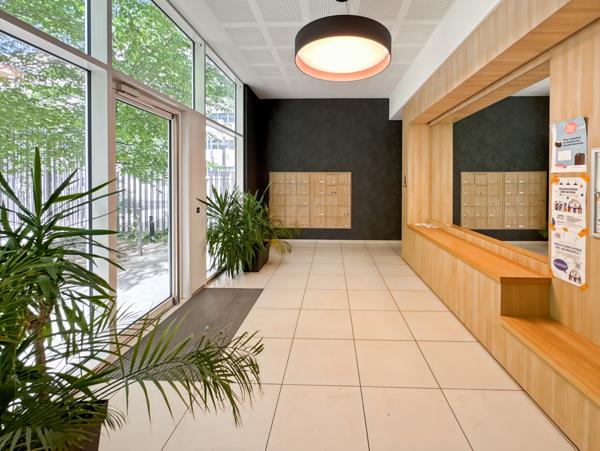 Lyon (69002) T3 récent avec balcon et garage – Quartier Confluence, Lyon 2