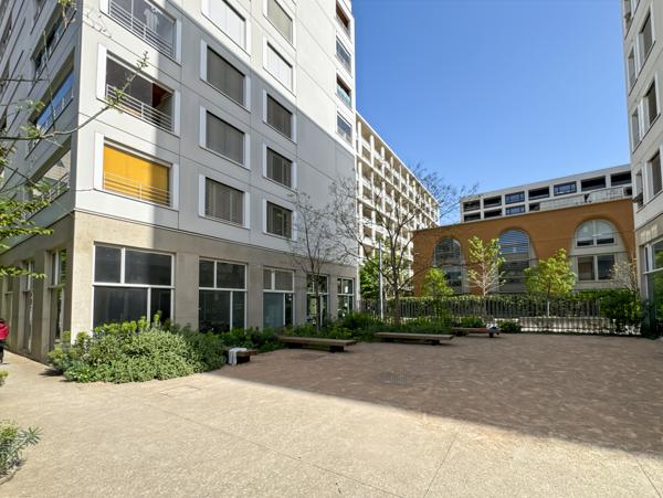 Lyon (69002) T3 récent avec balcon et garage – Quartier Confluence, Lyon 2