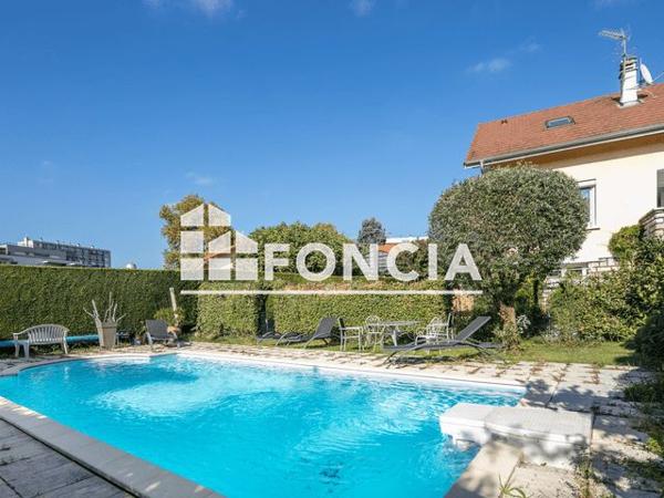 À vendre Maison 6 pièces 180 m² - Grenoble 38100