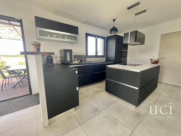 Maison contemporaine de 2022 aux belles prestations