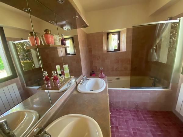 Concarneau Authentique Maison en pierre de 195 m² à deux minutes à pied des plages et sentiers côtiers