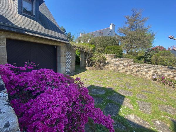 Concarneau Authentique Maison en pierre de 195 m² à deux minutes à pied des plages et sentiers côtiers