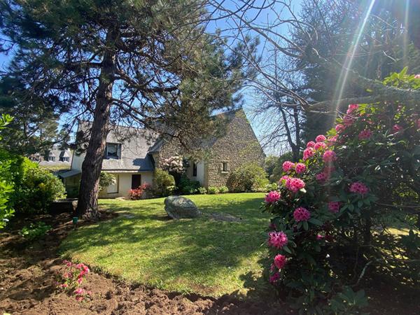 Concarneau Authentique Maison en pierre de 195 m² à deux minutes à pied des plages et sentiers côtiers