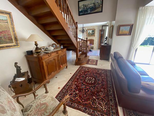 Concarneau Authentique Maison en pierre de 195 m² à deux minutes à pied des plages et sentiers côtiers