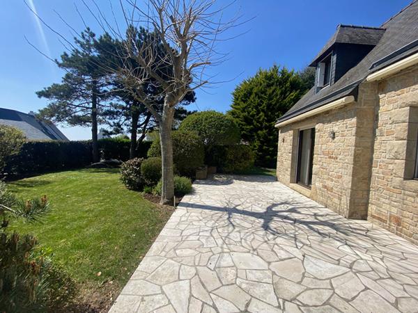 Concarneau Authentique Maison en pierre de 195 m² à deux minutes à pied des plages et sentiers côtiers
