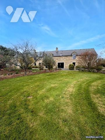 Longère rénovée 258 m2 5 chambres + un appartement T3 77 m2 - Garage - Terrain  1,18 ha