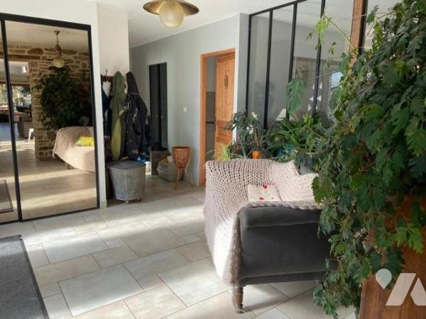 Longère rénovée 258 m2 5 chambres + un appartement T3 77 m2 - Garage - Terrain  1,18 ha