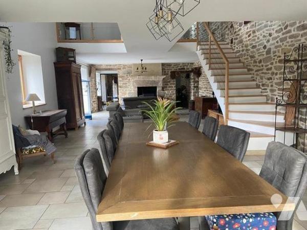 Longère rénovée 258 m2 5 chambres + un appartement T3 77 m2 - Garage - Terrain  1,18 ha
