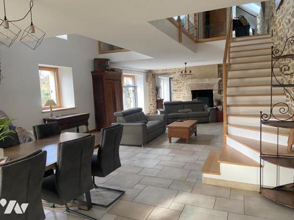 Longère rénovée 258 m2 5 chambres + un appartement T3 77 m2 - Garage - Terrain  1,18 ha