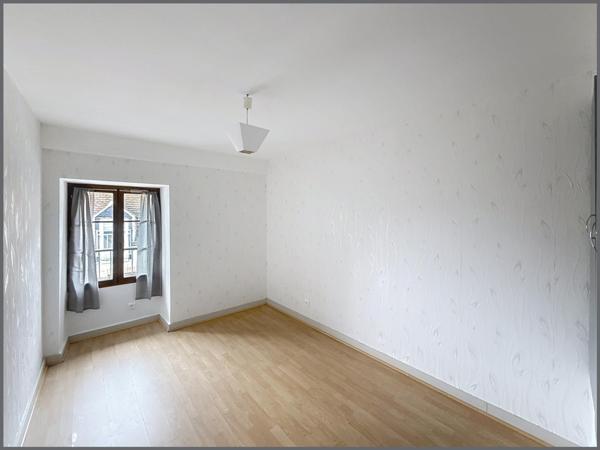 Maison de bourg, 3 chambres et un garage