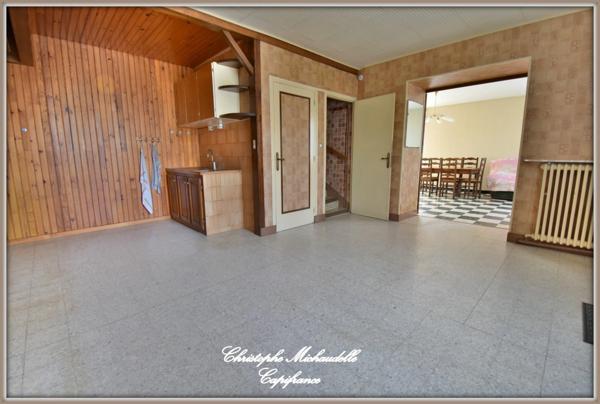 A quelques km de CONGIS TRILPORT, maison - 128 m² - Gare ligne P à pied - 6 pièces - 4 chambres - Grenier aménageable - dressing - 1 grand garage - 1 grand jardin avec abris et accès portail - stati