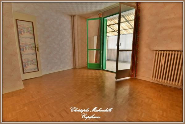 A quelques km de CONGIS TRILPORT, maison - 128 m² - Gare ligne P à pied - 6 pièces - 4 chambres - Grenier aménageable - dressing - 1 grand garage - 1 grand jardin avec abris et accès portail - stati