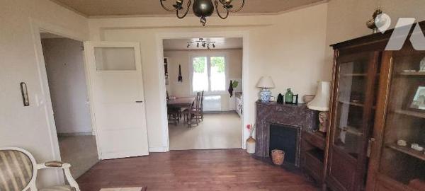 CROZON - Maison de ville de bonne construction composée d'une entrée, une cuisine indépendante,...