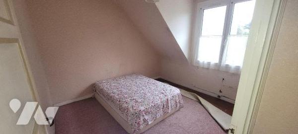 CROZON - Maison de ville de bonne construction composée d'une entrée, une cuisine indépendante,...