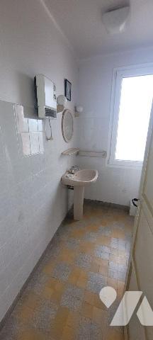 CROZON - Maison de ville de bonne construction composée d'une entrée, une cuisine indépendante,...