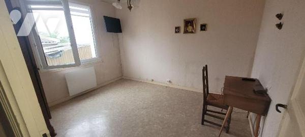 CROZON - Maison de ville de bonne construction composée d'une entrée, une cuisine indépendante,...