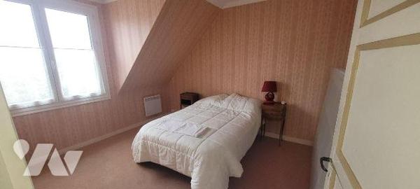 CROZON - Maison de ville de bonne construction composée d'une entrée, une cuisine indépendante,...