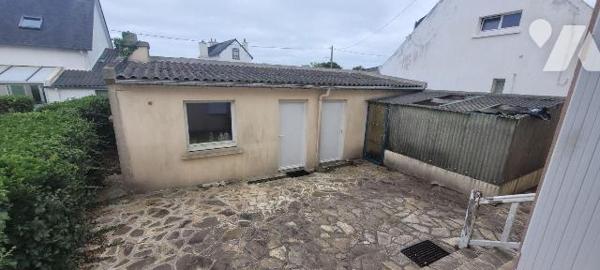 CROZON - Maison de ville de bonne construction composée d'une entrée, une cuisine indépendante,...