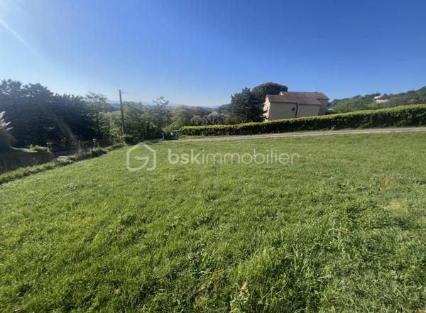 Terrain de 842 m²