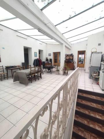 MAISON VOLUMINEUSE EN CENTRE VILLE 6 CHAMBRES AVEC JARDIN ET DEPENDANCE