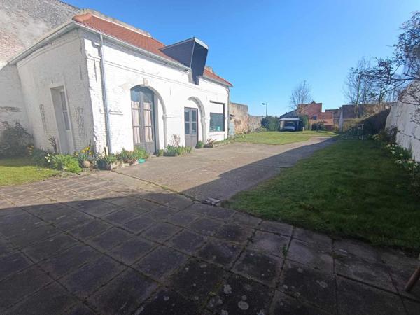 MAISON VOLUMINEUSE EN CENTRE VILLE 6 CHAMBRES AVEC JARDIN ET DEPENDANCE