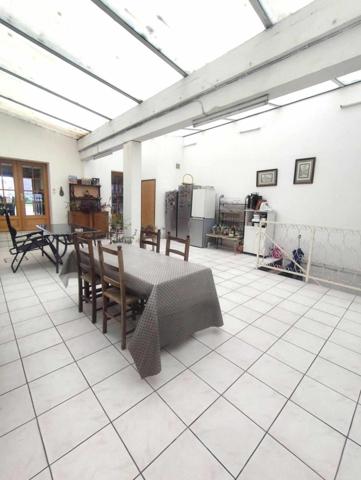 MAISON VOLUMINEUSE EN CENTRE VILLE 6 CHAMBRES AVEC JARDIN ET DEPENDANCE