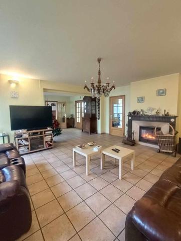 MAISON VOLUMINEUSE EN CENTRE VILLE 6 CHAMBRES AVEC JARDIN ET DEPENDANCE