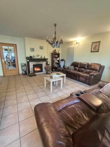 MAISON VOLUMINEUSE EN CENTRE VILLE 6 CHAMBRES AVEC JARDIN ET DEPENDANCE