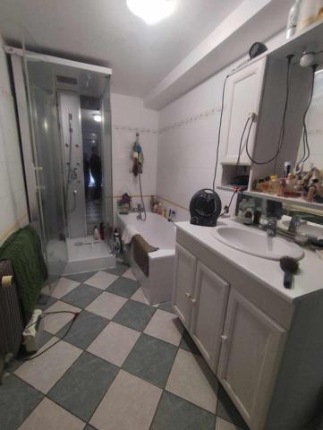 MAISON VOLUMINEUSE EN CENTRE VILLE 6 CHAMBRES AVEC JARDIN ET DEPENDANCE