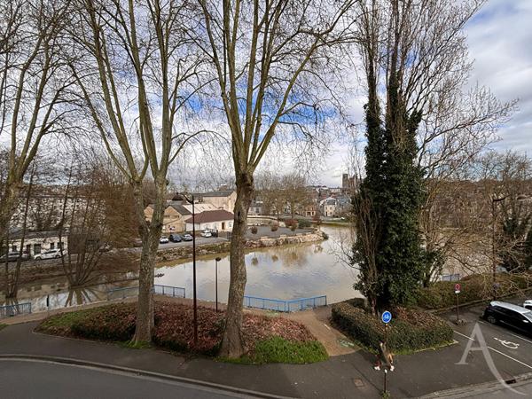 Proche centre-ville de BOURGES - Appartement T1 bis avec balcons